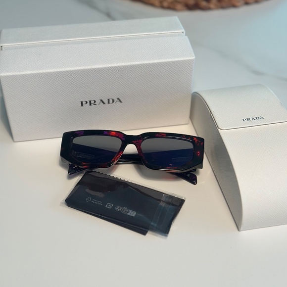 Prada sunglasses - Picture 2 of 9